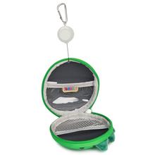 Kľúčenka a peňaženka Boppi Tiny Trekker s dinosaurím motívom.