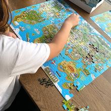 Puzzle 180 dielov s mapou sveta v 8-bitovom štýle.