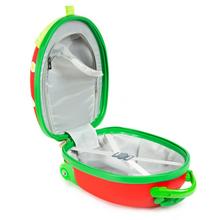 Kufor Boppi Tiny Trekker v tvare jahody.