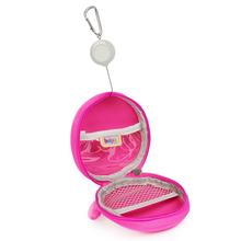 Kľúčenka a peňaženka Boppi Tiny Trekker v tvare tučniaka, ružová farba.