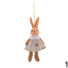 Závesný hnedý zajko s textilným oblečením, mix dvoch variantov.