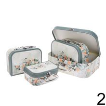 Darčeková krabička kufrík v mixe farieb a vzorov.