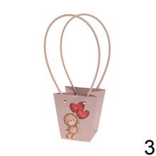 Taška s motívom medvedíka a srdca v mix farbách.