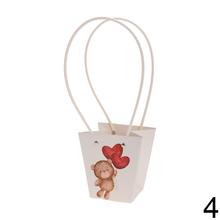 Taška s motívom medvedíka a srdca v mix farbách.