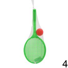 Rakety s loptičkou v rôznych farbách.