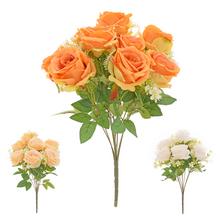 Kytica umelých ruží a drobných kvetov v mixe farieb.