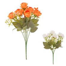 Kytica umelých ruží v mixe farieb s listami.