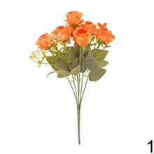 Kytica umelých ruží v mixe farieb s listami.