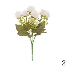 Kytica umelých ruží v mixe farieb s listami.