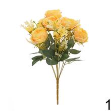 Kytica umelých ruží v mixe farieb.