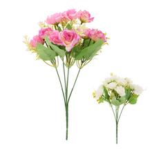 Kytica umelých ruží a drobných kvetov v mixe farieb.