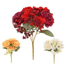 Kytica umelých kvetov s anglickými ružami a hortenziou.