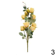 Kytica umelých ruží v mixe farieb.