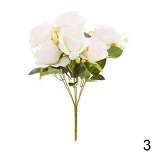 Kytica umelých ruží so zelenými listami, mix farieb.