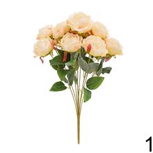 Kytica umelých ruží v mixe farieb.