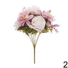 Kytica umelých ruží a kvetov v mixe farieb.