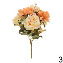 Kytica umelých ruží a kvetov v mixe farieb.