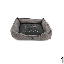 Pelech pre domáce zvieratá v béžovej a šedej farbe.