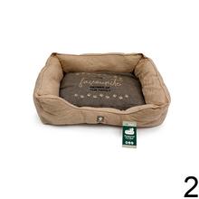 Pelech pre domáce zvieratá v béžovej a šedej farbe.