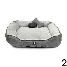 Pelech s vankúšom a hračkou pre psa