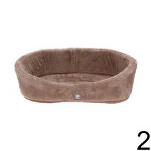 Pelech pre domáce zvieratá v šedej a hnedej farbe.