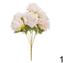 Kytica umelých ruží v mixe farieb.