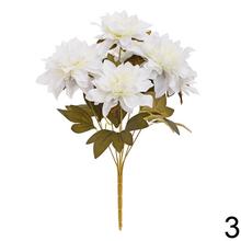 Umelá kytica dahlia v mixe farieb.