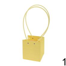 Jarná taška na kvety v rôznych farbách.