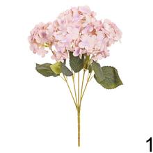 Umelé kvety hortenzia v mixe ružových odtieňov.