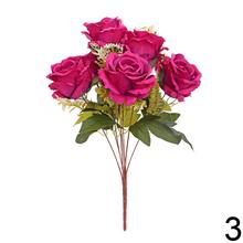 Kytica umelých ruží v jesenných farbách.