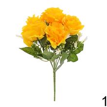 Kytica umelých ruží v mixe farieb.