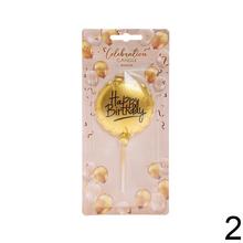 Zlatá tortová sviečka v tvare hviezdy.