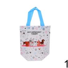 Detská taška z netkanej textílie s motívom mačky a srdiečok.