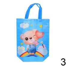 Detská taška z netkanej textílie s obrázkom medvedíka.