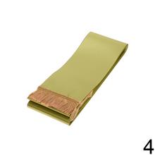 Farebná látková stuha s čipkovým okrajom.