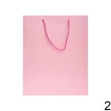 Darčeková taška M v mixe farieb s motívom srdca.