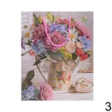 Darčeková taška s kvetinovým vzorom.