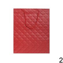 Darčeková taška v červenej farbe s vrkočom.