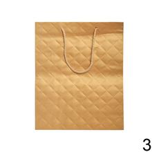 Darčeková taška v červenej farbe s vrkočom.