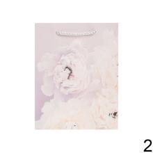 Darčeková taška s kvetinovým vzorom a glitrami.