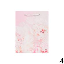 Darčeková taška s kvetinovým vzorom a glitrami.