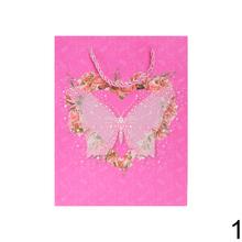 Darčeková taška s motýľmi a trblietkami.