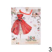 Darčeková taška s motívom šiat a motýľov.