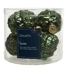 Sada sklenených vianočných gúľ v tvare šišiek v zelenej farbe.