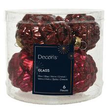 Sada sklenených ozdôb v tvare šišiek v bordovej farbe.