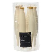 Biele sklenené vianočné gule s lesklým a matným povrchom.