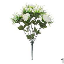 Umelá kytica ranunkulus v žltej a bielej farbe.