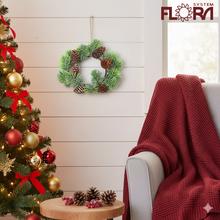 Vianočný veniec s čečinou a šiškami.