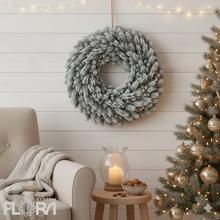 Umelý veniec z čečiny, osnežený, priemer 58 cm.