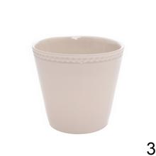 Kremový obal na kvety v troch farbách.